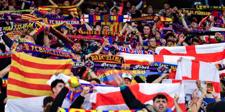 El Barcelona Suspendido Con Suspensión Por La Uefa Tras El 'Comportamiento Racista' De La Afición Contra El Psg